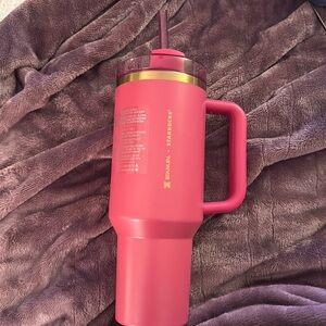 starbucks x Stanley pink Holidays 2024 40 oz stainless steel tumbler Berry New
